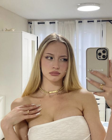 Sophia Diamond, Blonde Hair Inspiration, Blonde Beauty, Pretty Face, Hair Inspiration, Blonde Hair, Strapless Top, Blonde, Lingerie