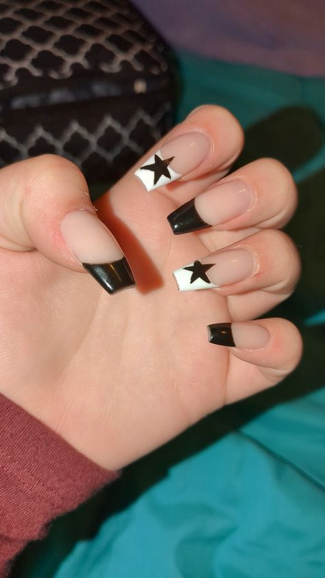 Black and white star nails acrylic nails coffin long Black And White Star French Tip Nails, Black And White Star Nails, White Star Nails, Star Nails Acrylic, Nails Coffin Long, Black Coffin Nails, Shape Nails, Black And White Stars, Coffin Shape