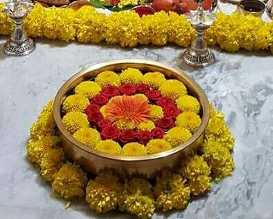 Urli flowers Urli Decoration Ideas, Floral Rangoli, Poo Kolam, Flower Petal Art, Diwali Design, Home Flower Decor, Diy Floral Decor, Diwali Decorations At Home, Festival Rangoli