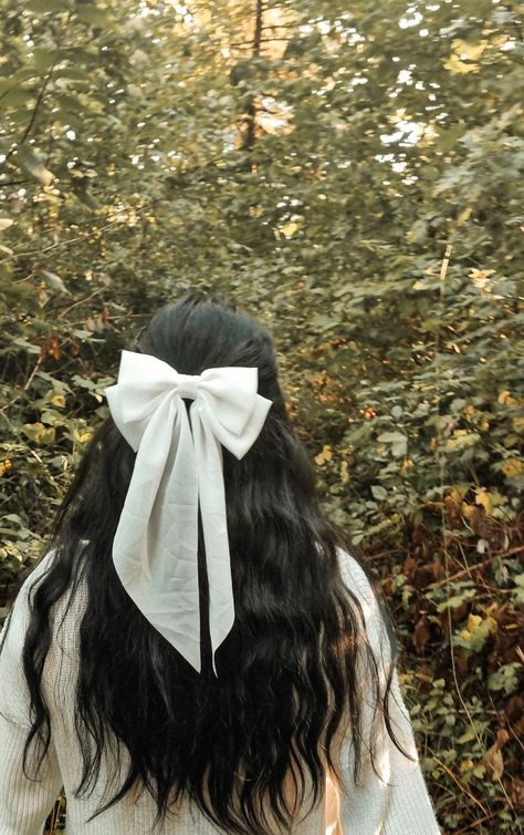 Black hair with a bow 🖤 Girl With Bow In Hair Aesthetic, Hair Bow Picture Ideas, Long Black Hair Aesthetic Faceless, Girl With Black Hair Aesthetic, Black Hair Aesthetic Faceless, Black Hair Girl Aesthetic, Slideshow Night, Hair Bow Aesthetic, Hair With A Bow