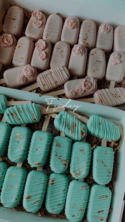 Gender Reveal Cakesicles Ideas, 21st Birthday Cakesicles, Gender Reveal Cakesicles, Pig Desserts, Gender Reveal Sweets, Gender Reveal Cake Pops, Popsicles Cake, Chocolate Covered Desserts, Gold Wedding Cakes