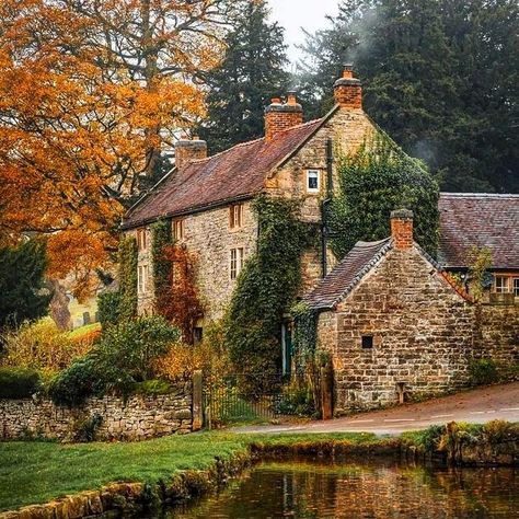 Roman Bath House, Deco Champetre, Stone Cottages, Germany Castles, Roman Baths, Dream Cottage, Peak District, Beautiful Villages, Old Stone