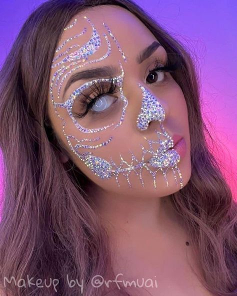 Maquillage Yeux Cut Crease, Vampire Bride, Creepy Halloween Makeup, Cute Halloween Makeup, Hot Halloween Outfits, Carnival Makeup, Makeup Face Charts, Sugar Skull Makeup, Amazing Halloween Makeup