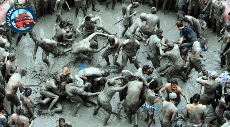 Thousands flocks to the #Boryeong shores for the very unique #Boryeong Mud #Festival in #SouthKorea. This is a ten day mud themed event equipped with a mud pool, slides and skiing competition as well. Mud is considered as the best cosmetic and so to promote a line of makeup and get its #benefits. Mud Festival, Cosmetic Company, Songkran Festival, Summer Vacation Spots, Electric Daisy Carnival, Festivals Around The World, Summer Festival, Plan Your Trip, Vacation Spots