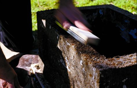 How to Make a Hypertufa Garden Trough - This Old House Garden Troughs, Concrete Fountains, Gravel Landscaping, Bucket Gardening, Wrought Iron Decor, Trough Planters, Alpine Plants, Leafy Plants, Cement Planters