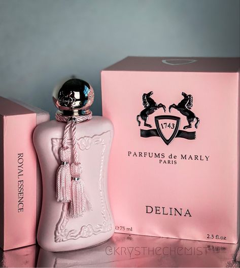 Delina Perfume, Luxury Beauty Packaging, Scents Perfume, Christine Daae, Purse Essentials, Parfums De Marly, Pink Aura, Perfume Scents, Perfume Lover