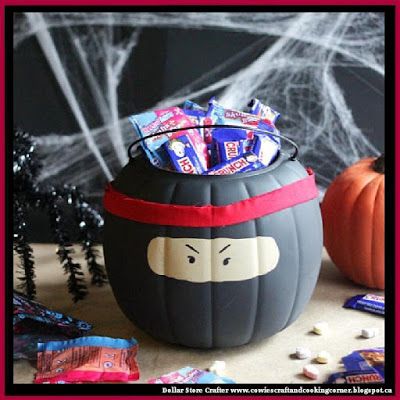 Dollar Store Crafter: DIY Ninja Trick Or Treat Bucket ~ Dollar Store Pum... Trunk Or Treat Ninja Theme, Ninja Pumpkin Painting, Ninja Trunk Or Treat Ideas, Ninja Trunk Or Treat, Ninja Pumpkin, Pumpkin Bucket Crafts, Ninja Decorations, Pumpkin Makeover, Diy Ninja