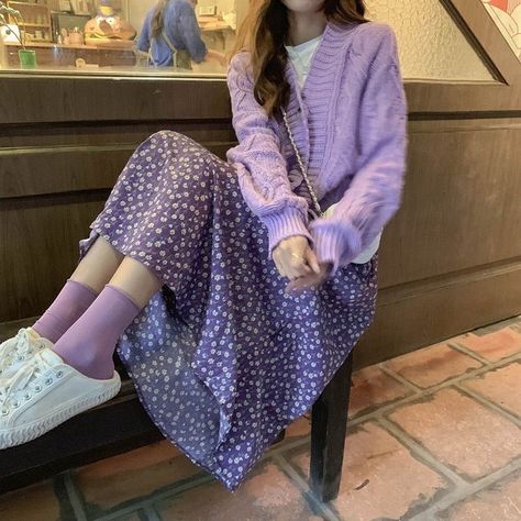 Looks Pinterest, Floral Print Midi Skirt, Purple Outfits, Cable Knit Cardigan, Modest Fashion Outfits, Mode Inspo, Inspired Outfits, Korean Outfits, Looks Vintage