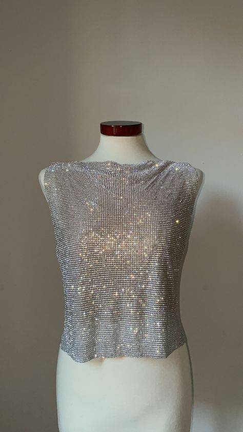 Clubbing Outfits Nightclub Y2k, Rhinestone Outfits, Chainmail Top, Rhinestone Outfit, Metallic Crop Top, Crystal Top, Summer Music Festivals, Diamond Top, Clubbing Outfits