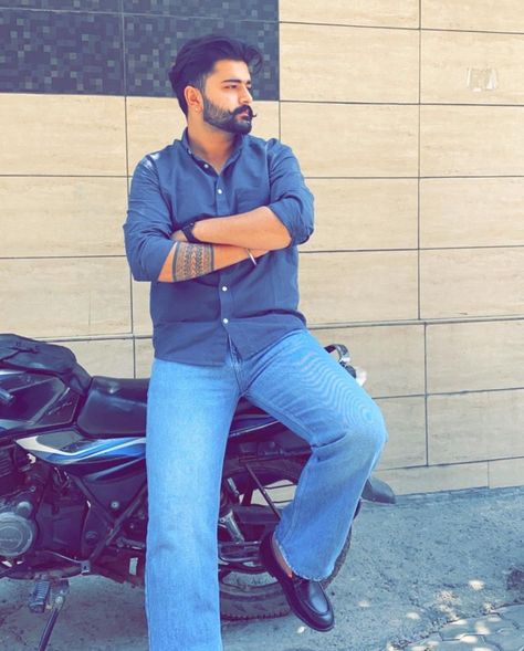 Punjabi Boys Dp, Bollywood Men, Girly Frame, Boys Dp, Punjabi Dress, Ganesh Images, Punjabi Quotes, Best Poses For Men, Photo Pose For Man