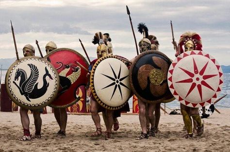 Sacred Band Of Thebes, Greek Shield, Greek Hoplite, Greek Warriors, Greek Soldier, Roman Armor, Ancient Greek City, Greek Warrior, Rome Antique