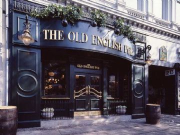 Hub on Pubs: Great Hub Pages Hubs on Great English Pubs English Pub Interior, Old English Pub, Pub Interior Design, Pub Interior, English Pub, Shop Facade, Storefront Signs, Pub Design, British Pub