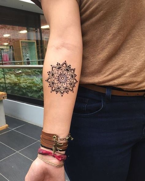 Star Mandala Tattoo, Tato Mandala, Mandala Tattoos For Women, Mandala Wrist Tattoo, Mandela Tattoo, Star Mandala, Henna Mandala, Skeleton Hand Tattoo, Tattoos Geometric