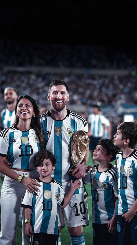 Messi Fcb, Messi Number, Messi And Wife, Antonella Messi, Barcelona Instagram, Lionel Messi Family, Basketball Love, Cr7 Vs Messi, Messi Poster