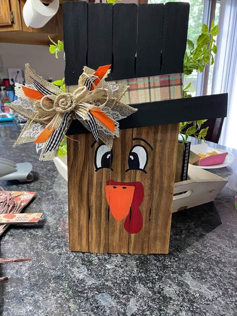 Thanksgiving Wood Crafts, Thanksgiving Crafts Decorations, 2x4 Crafts, Fall Wood Crafts, Fall Decor Diy Crafts, Fall Arts And Crafts, Thanksgiving Decorations Diy, Thanksgiving Diy, Fall Halloween Crafts