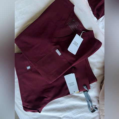 -Women's Burgundy Catarina - One-Pocket Scrub Top - Size Small / Burgundy Color -Women's Burgundy Kade - Cargo Scrub Pants - Size Small / Burgundy Color -Brand New Set (Tags Attached) Figs Burgundy Scrubs, Burgundy Scrubs, Jaanuu Scrubs, Red Scrubs, Navy Scrubs, Cargo Scrub Pants, Scrub Style, Black Fig, Figs Scrubs