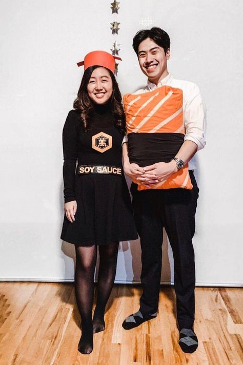 Cute, sweet, and funny costumes for this year's IT couple. #sushicostume Soy Sauce Costume, Couples With Dog, Sushi Halloween Costume, Best Couples Halloween Costumes, Diy Halloween Couples, Sushi Costume, Easy Couple Halloween Costumes, Easy Couples Costumes, Funny Couple Costumes