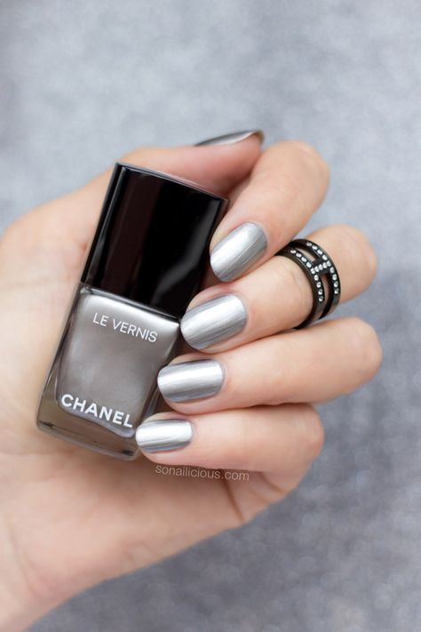 Mani Colors, Liquid Mirror, Silver Nail Polish, Chrome Nail Polish, Chanel Nail Polish, White And Silver Nails, Beauty Hacks Nails, Chrome Nails Designs, Chanel Nails