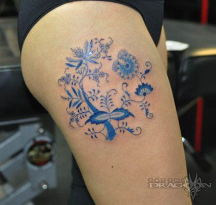 Wow! Czech Tattoo, Semicolon Tattoo, Blue Onion, China Patterns, Easy To Love, Beautiful Tattoos, Tattoos And Piercings, Maple Leaf Tattoo, I Tattoo