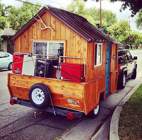 If you’ve been looking for a tiny home you can take with you, travel with, and go on adventures with. Then you might want to consider a micro cabin like this one. It still has that cabin look… Camping Trailer Ideas, Camper Trailer Ideas, Diy Camping Trailer, Boondocking Camping, Pop Up Camper Trailer, Micro Cabin, Homemade Camper, Camper Build, Pop Up Trailer