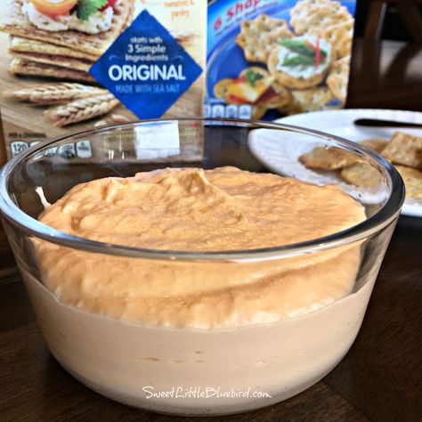 Sweet Little Bluebird: Horseradish Cheese Spread - Only 4 Ingredients (Grandpa Kelly's Famous Recipe) Horseradish Cheese, Horseradish Dip, Pub Cheese, Cheese Spread Recipes, Pot Roast Recipe, Appetizers Easy Finger Food, Dip Recipes Easy, Snack Dip, Cheese Ball Recipes