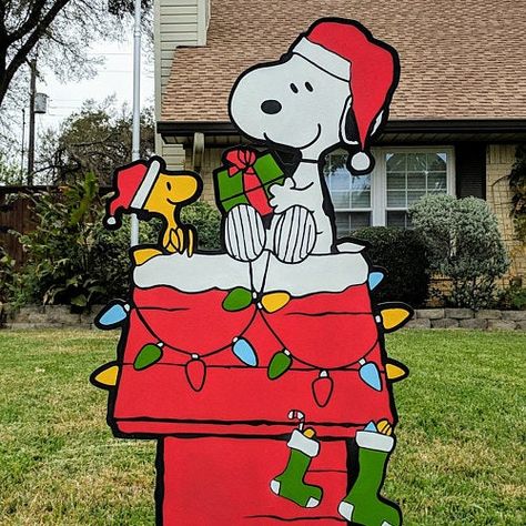 Thanksgiving Yard Art, Snoopy Thanksgiving, Peanuts Christmas Tree, Christmas Tree Yard, Charlie Brown Lucy, Outdoor Christmas Decorations Yard, Woodstock Snoopy, Christmas Yard Art, Led Wall Art