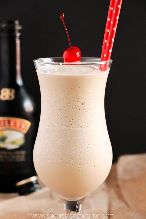 Slushy Alcohol Drinks, Baileys Frozen, Baileys Recipes Drinks, Frozen Coffee Drinks, Baileys Drinks, Baileys Cocktails, Baileys Coffee, Frozen Drink Recipes, Frozen Cocktail