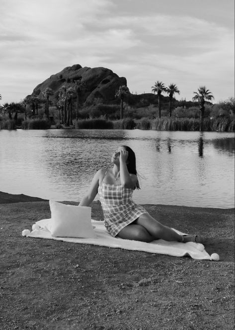 Papago park, phoenix, Arizona. Picnic photoshoot, desert photoshoot, photography poses Desert Picnic, Photoshoot Desert, Papago Park, Park Photoshoot, Picnic Photoshoot, Quinceanera Photoshoot, Desert Photoshoot, Photoshoot Photography, Phoenix Arizona