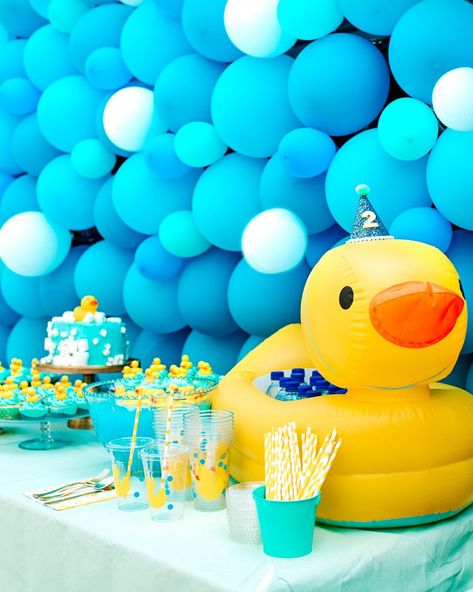 Rubber Duck Birthday Party Ideas, Rubber Duck Birthday Party, Duck Birthday Theme, Duck Birthday Party, Rubber Ducky Party, Garden Sensory, Rubber Ducky Birthday, Rubber Duck Birthday, Spring Sensory