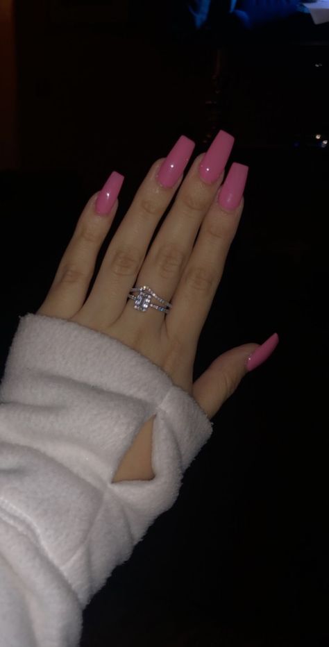 Barbie Pink Nails Coffin, Pink Barbie Acrylic Nails, Barbie Nails Coffin, Dark Pink Acrylics, Pink Acrylic Nails Simple, Pink Arclyc Nail, Different Pink Nails, Dark Pink Nails Acrylic, Nails Rosa Barbie