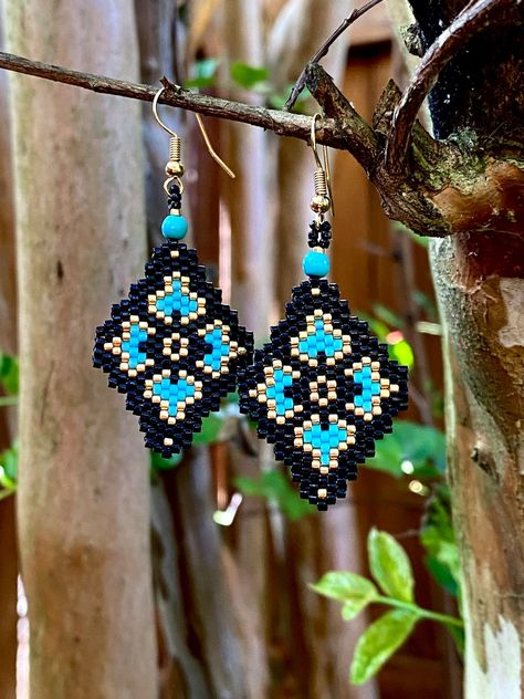 Seed Beads Earrings, Miyuki Beads Pattern, Fringe Earring, Stitch Earrings, Earrings Pattern, Beadwork Designs, Beaded Earrings Diy, Beaded Jewlery, Brick Stitch Earrings