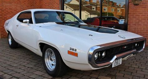 Check out this nicely restored 1971 Plymouth Satellite Sebring powered by a healthy 383 Big Block V8 attached to 727 transmission. Plymouth Satellite, Plymouth Cars, Dodge Muscle Cars, Mopar Cars, Mopar Muscle Cars, Mopar Muscle, Classy Cars, Us Cars, American Muscle Cars