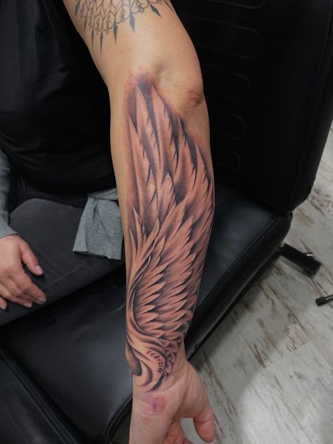 Angel Wings Tattoo For Men Forearm, Wings Tattoo On Arm, Eagle Wing Tattoos, Simple Leg Tattoos, Wing Tattoo Men, Left Arm Tattoos, Inner Bicep Tattoo, Cool Shoulder Tattoos, Tattoo Concepts