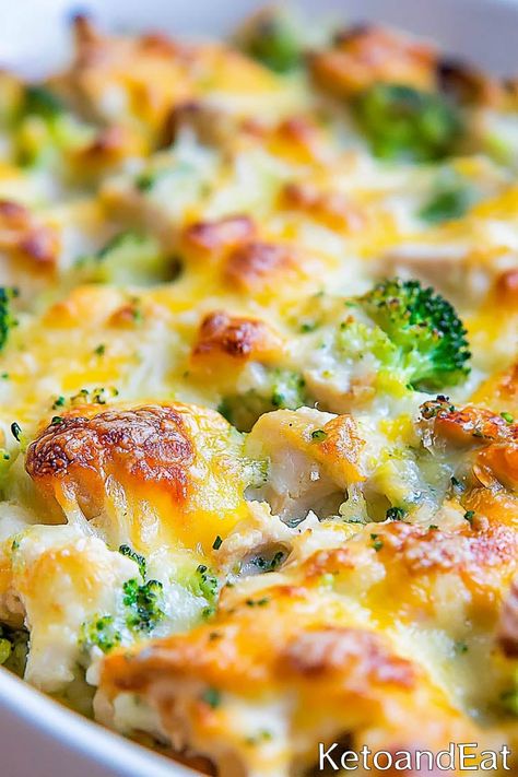 Keto Chicken Broccoli Casserole - Easy Low Carb Recipe Keto Chicken Cheese Casserole, Keto Chicken Bacon Casserole, Chicken Broccoli Alfredo Bake Keto, Keto Chicken Bake Casserole, Easy Low Carb Chicken Casserole, Broc Chicken Casserole, Low Carb Chicken Broccoli Bake, Healthy Broccoli Cheddar Casserole, Brocoli Chicken Casserole Recipes