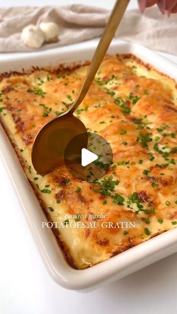 Roasted Garlic Potatoes, Garlic Roasted Potatoes, Garlic Soup, Garlic Potatoes, Potatoes Au Gratin, Keto Lifestyle, Potato Side Dishes, Family Dinner Recipes, Food Tasting