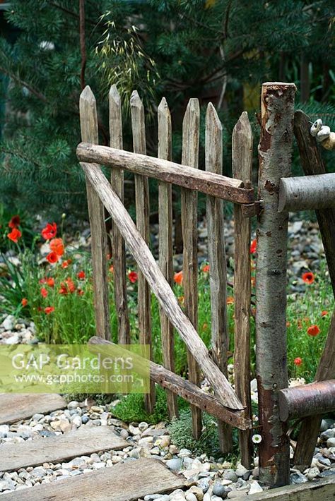 Rustic Garden Gates, Garden Gate Decor, Rustic Garden Fence, Wooden Garden Gate, Garden Gates And Fencing, Garden Gate Design, Wooden Gate, Rustic Fence, Garden Gate