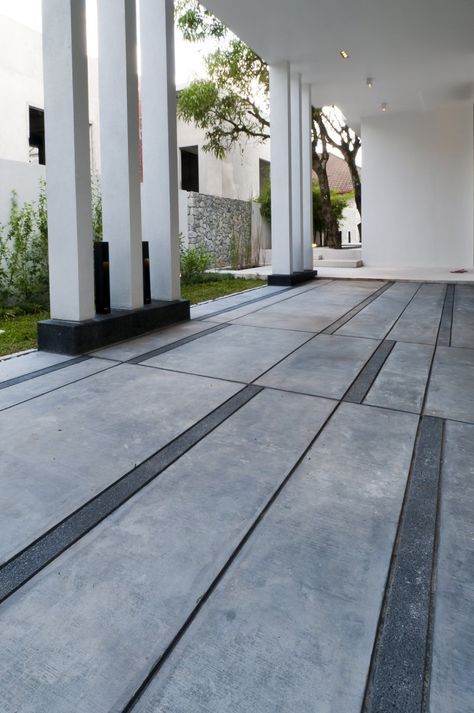 Hardscape Materials, Car Porch Design, Floor Pattern Design, Pavement Design, Floor Tiles Design, Porch Tile, Paver Designs, Paving Design, Desain Pantry