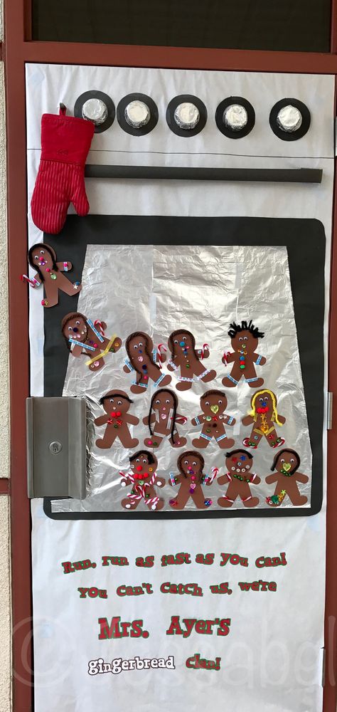 Ginger Bread Classroom Door Ideas, Gingerbread Man Classroom Door, Gingerbread Theme Classroom, Door Decorations Classroom Gingerbread, Christmas Door Kindergarten, Christmas Door For School, Christmas Door For Preschool, Gingerbread Classroom Door Ideas, Kindergarten Christmas Door