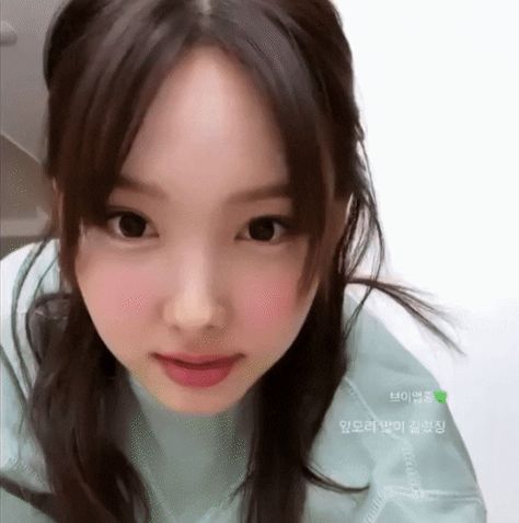 nayeon gif discovered by s <3 on We Heart It Nayeon Gif Icon, Nayeon Gif, Gif Icons, Kpop Gif, Icon Gif, Heart Gif, Kpop Gifs, Pretty Images, Nayeon Twice