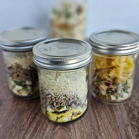 Vegetable Soup In A Jar, Dehydrating Meals, Soup In A Jar Recipe, Dehydrated Soup, Bag Meals, Emergency Meals, Canning Veggies, Mason Jar Desserts Recipes, Jar Soup