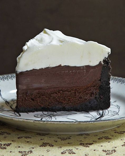 Mississippi Mud Pie (aka Muddy Mississippi Cake) Mud Pie Cake, Mississippi Cake, Mississippi Mud Pie, Halloween Party Food, Mississippi Mud, Rich Chocolate Cake, Pie Cake, Pie Dessert, Yummy Sweets