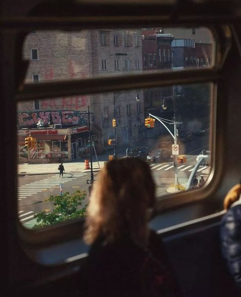 Pub Decor, Cinematic Photography, Train Rides, City Aesthetic, City Girl, Photography Inspo, City Life, Aesthetic Photo, The Window