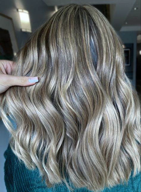 Full Head Ash Blonde Highlights, Greyish Blonde Highlights, Full Head Of Highlights, Head Of Highlights, Dishwater Blonde, Neutral Blonde, Ash Blonde Highlights, Ashy Blonde, Dimensional Blonde