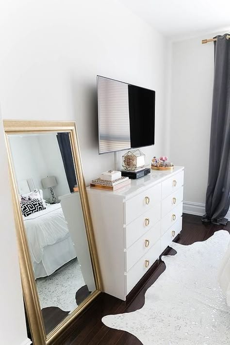 Pero con otro color. Black White Bedrooms, Malm Dresser, Dekorasi Kamar Tidur, Chic Bedroom, Decoration Inspiration, Contemporary Bedroom, Bedroom Styles, Design Case, Apartment Living