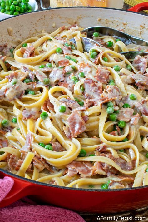 Fettuccine all Papalina - A Family Feast Pasta Primavera Sauce, Chicken Creamy Pasta, Ham Peas And Pasta, Ham Pasta Recipes, Pasta Ham, Pasta Recipes With Chicken, Pasta With Sauce, Creamy Pasta Primavera, Ham And Peas