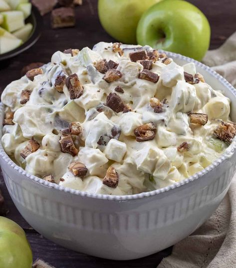 Snickers Salad Snickers Recipe, Apple Salad Recipe, Snicker Apple Salad, Snickers Salad, Starbucks Lemon Loaf, Starbucks Lemon, Snickers Candy, Apple Salad Recipes, Pudding Flavors