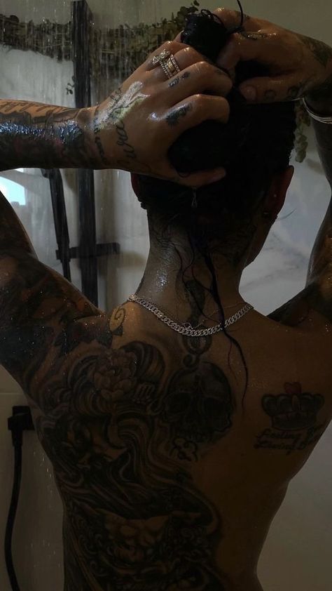 Tattoo Session Aesthetic, Woman Covered In Tattoos, Tatted Woman Aesthetic, Man Eater Tattoos, Colored Tattoos On Dark Skin, Whole Back Tattoos Men, Owl Tattoo On Back, Tattoos Brown Skin, Tattooing Aesthetic