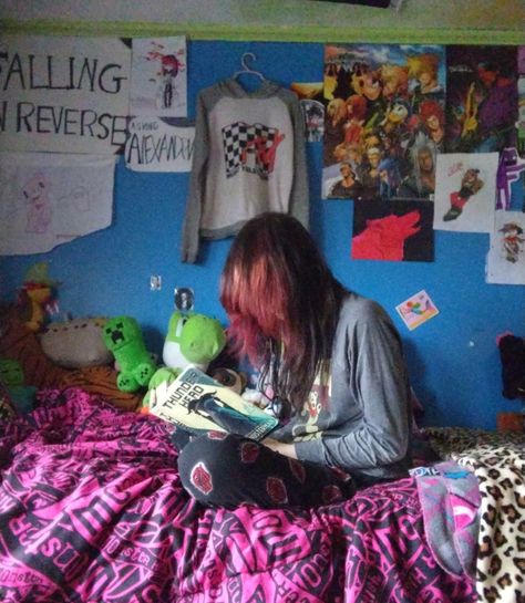 Scene Kid Room, Emo Bedroom, Emo Room, Scene Room, 2000s Scene, Scene Bedroom, Emo 2000s, Scene Queens, Rawr Xd