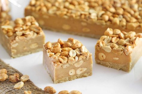 Peanut Bars, Peanut Bar, Peanut Butter Filling, Peanut Butter Chips, Brownie Bar, Pavlova, Sweet And Salty, Cafe Food, Dessert Bars