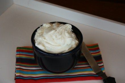 The Happy Housewife™ :: Cooking Marshmallow Creme Frosting - The Happy Housewife™ :: Cooking Marshmallow Creme Frosting, Marshmallow Cream Frosting, Marshmallow Fluff Frosting, Frost Cupcakes, Gluten Free Marshmallows, Homemade Marshmallow, Frosting Recipes Easy, Smores Cake, Marshmallow Frosting